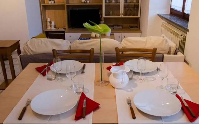 ALTIDO Lively 2 bedroom Apt with Parking close to Como