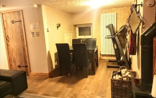Llandovery - Cottage - Sleeps4 - Parking Secure Lock up for Bikes
