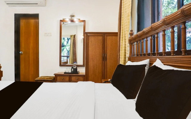 Premium Stays Near Fergusson College