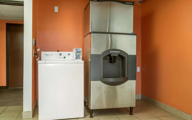 Super 8 Albert Lea Mn