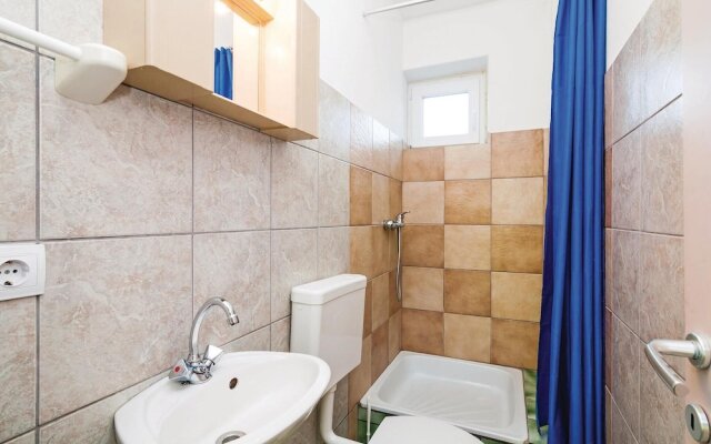 Stunning Apartment in Rovanjska With 3 Bedrooms