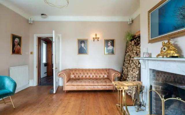 Walltree House