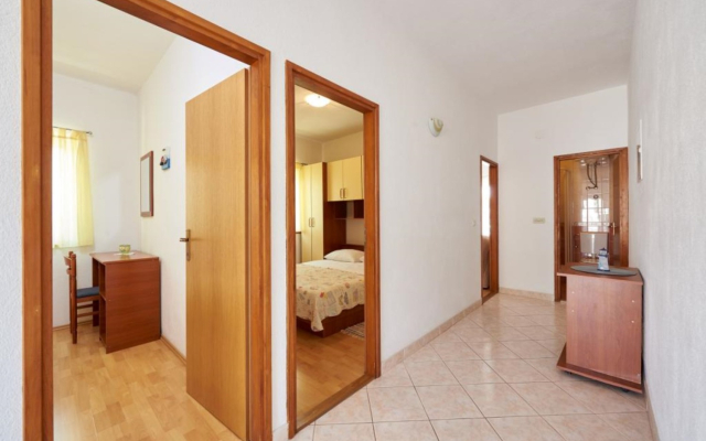 Apartment Mare - 30 m from pebble beach: A3 Seget Vranjica, Riviera Trogir