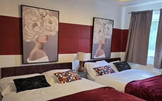 Manchester Blissful Retreat - 3-bedroom House