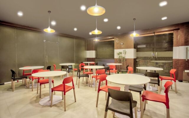 OYO Townhouse 430 Everest Hotel