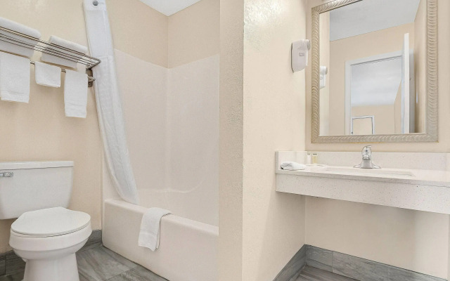 Days Inn by Wyndham Fort Wayne