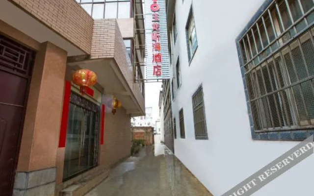 OYO DaLiYuLongTingHaiHotel