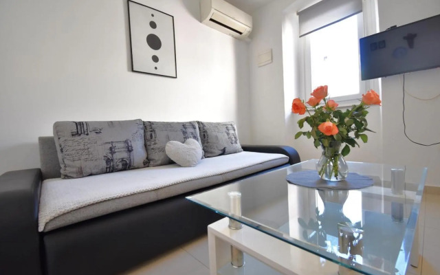 City Centre Apartment with terrace 2