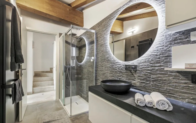 Riva's Rooftop Retreat