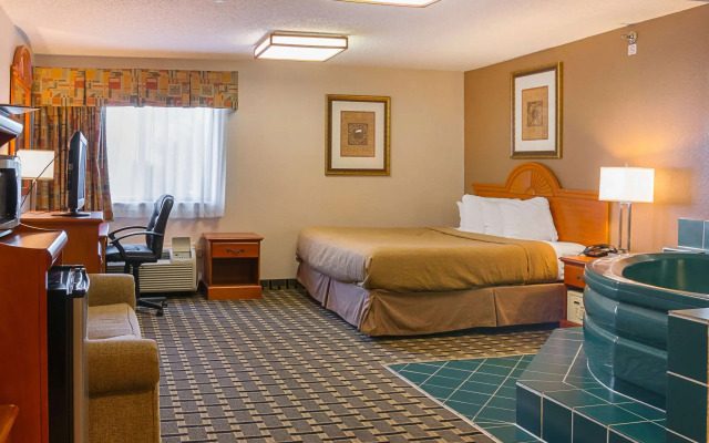 Quality Inn & Suites Detroit Metro Airport