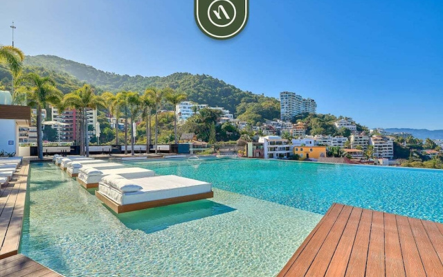 Luxury 1BR Condo With Private Terrace - Ocean View