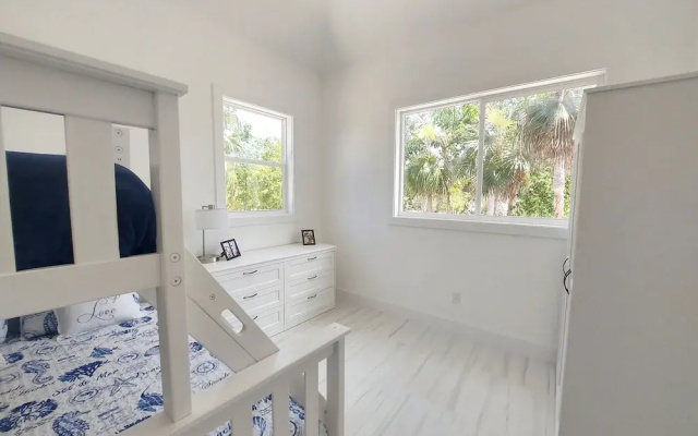 Silver Palms - Brand New Designer Home On Banks Road 2 Bedroom Home — фото 2