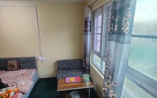Hatyz Guest House And Restaurant