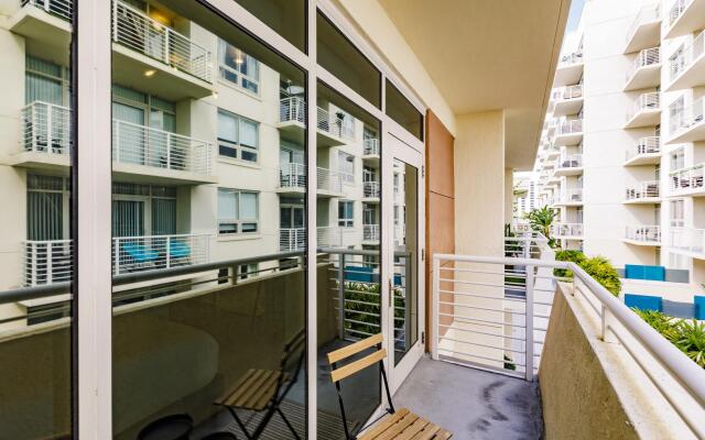 Hang Ten- Large Townhome, lux amenities, parking