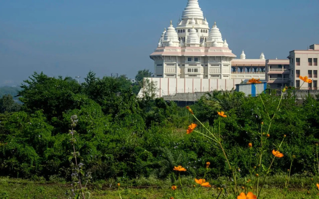 OYO 11566 Shree Swami Apartment