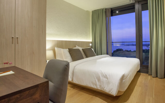 Balcony Seaside Sriracha Hotel & Serviced Apartments (SHA Extra Plus)