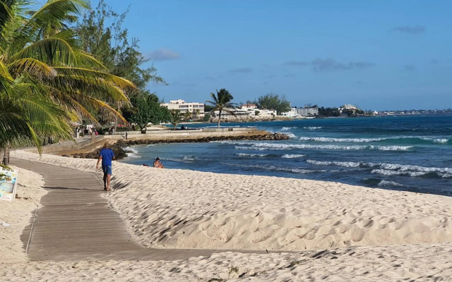 Hastings Towers 4D - Studio Apt Opp Beach