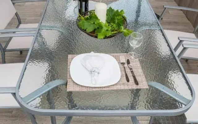 Design Suites Efharis (Syrah)