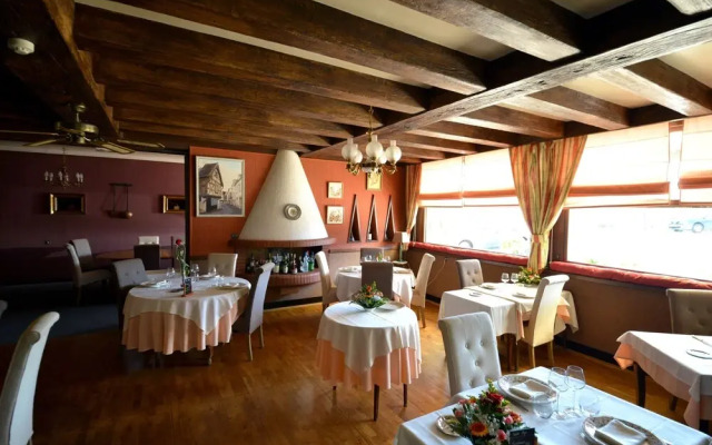 Logis Hostellerie du Lion d'Or