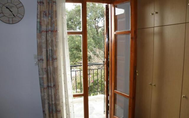 Triopetra Martha Giannis Stone House