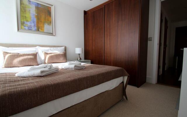 Lincoln Plaza One-Bedroom Apartments