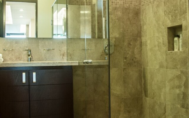 DC 2201 -  2 BEDROOM + NEAR BEACH + STEPS from 5th AV. - Apts