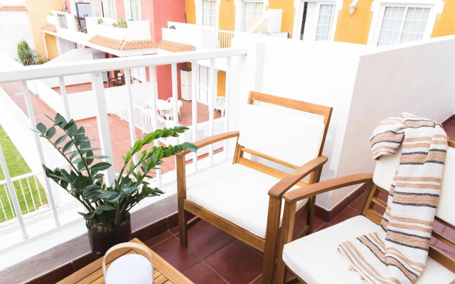 Lovely&Sunny Apartament Near Poris Beach