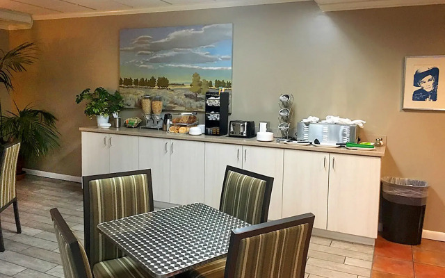 Hilltop Inn by Riversage