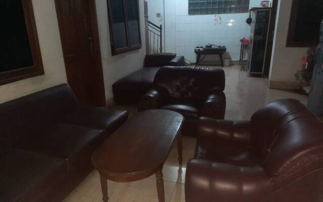 OYO Life 93160 Kost Jenny Karawang