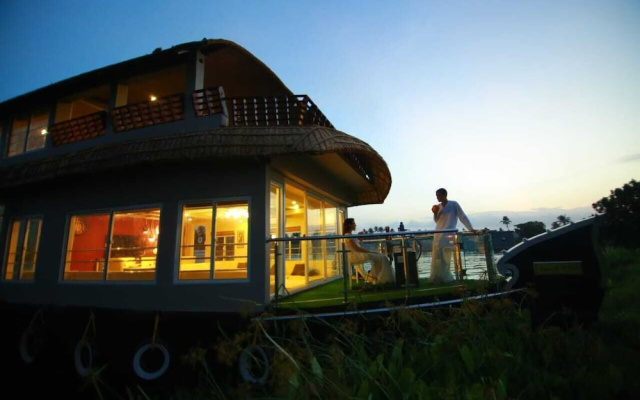 Whispering Waters Houseboat