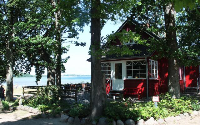Ferienhaus mit Eingezaeuntem Garten