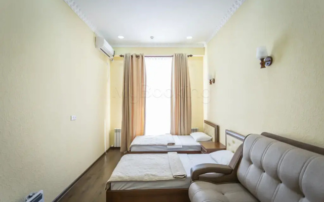 Lake House Resort hotel