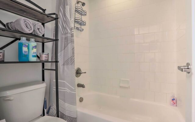 Spacious Denver Townhome Near Central Park!