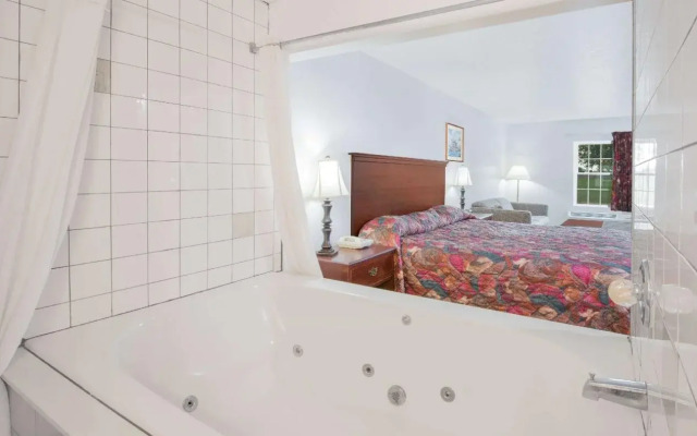 Knights Inn Sandusky