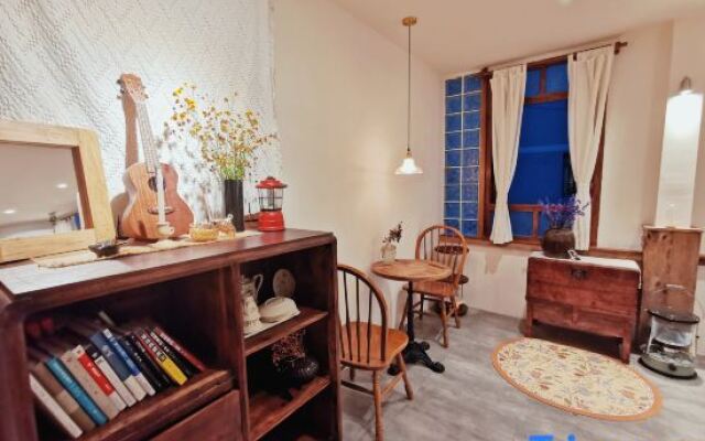 Mrs＇ X Coffee Hotel