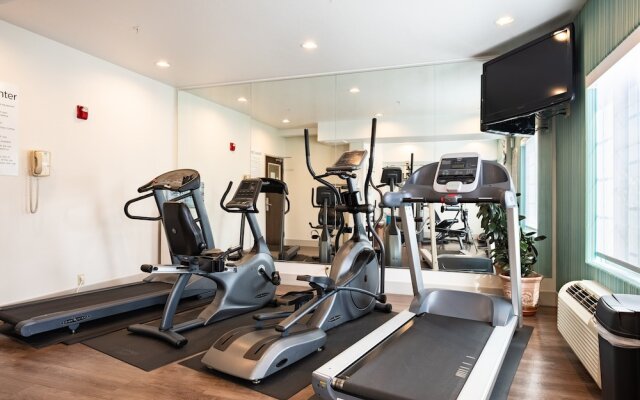 Holiday Inn Express & Suites Evanston