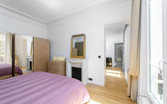 Dream apartment on the Elysee fields