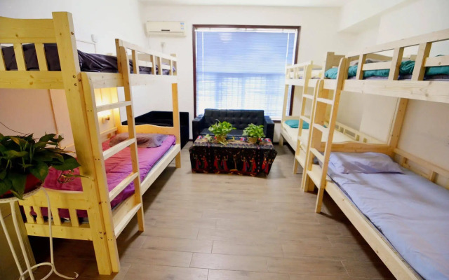 Broncos Youth Hostel