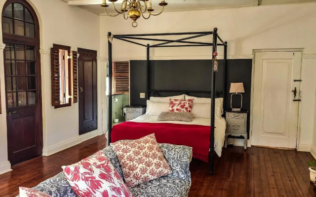 19 Glenhof Road House