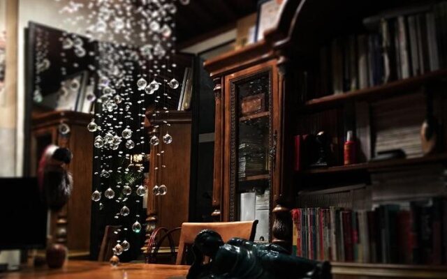 Kelly‘s Courtyard Hotel