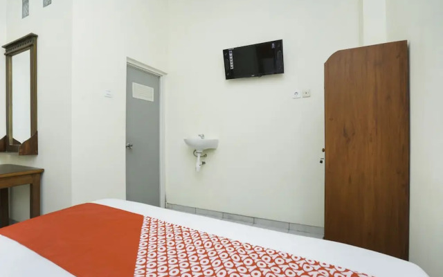 OYO 1642 Penginapan Anggrek Syariah 2