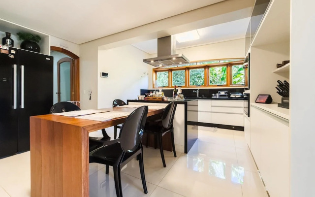 Refúgio de Alto Padrão na Granja Viana