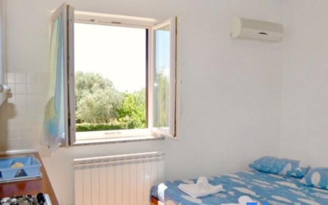 Apartment Near the Beach With Garden