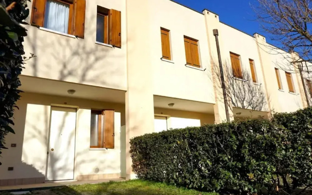 Spacious Apartment in Caorle With Shared Pool