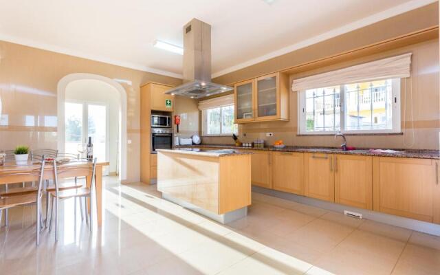 CoolHouses Algarve Luz, 5 bed villa & pool, Casa N