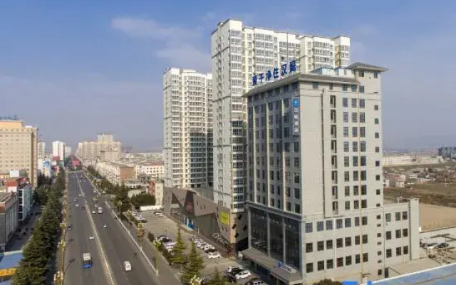 HanTing Hotel (Baoji Fengxiang District Yongxing Road)