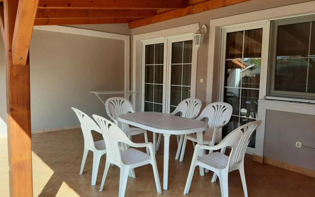 4 féröhelyes apartman