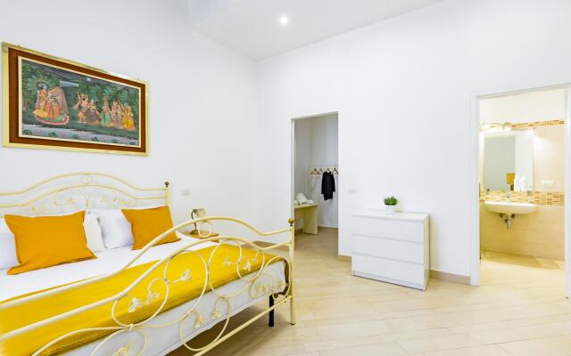 Apartment With Balcony in Palazzo Diaz by Wonderful Italy