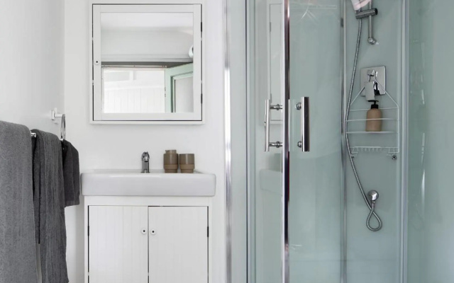 The Village Green – Bathroom – Strath Creek