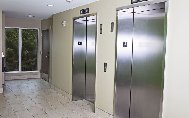 Holiday Inn Express & Suites Greenwood Mall by IHG